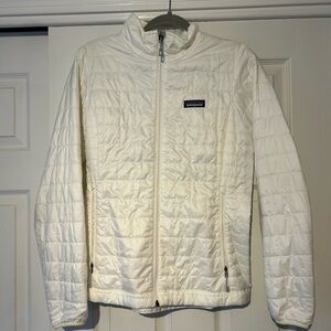Patagonia women’s light weight puffer jacket